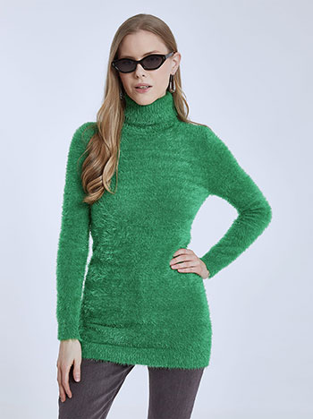 Long fluffy turtleneck in green