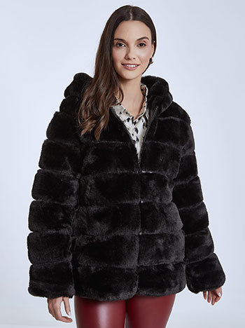 Fur with hoodie in black