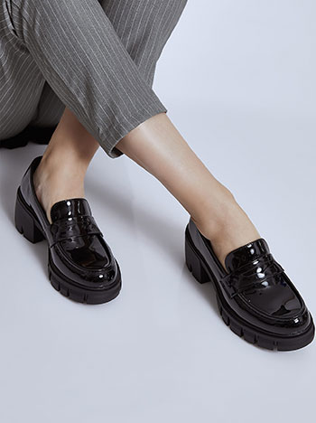 Patent loafers in black
