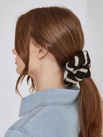 Knitted scrunchie in black white