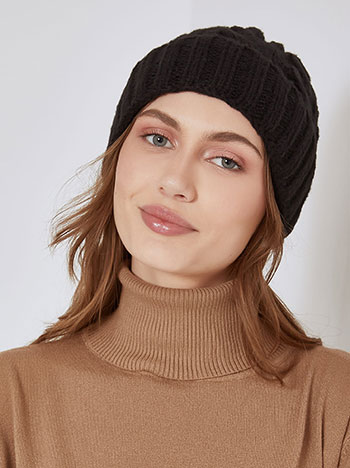 Beanie knitted monochrome in black
