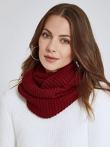 Snood knitted in wine red