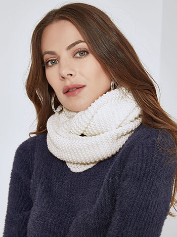 Snood knitted in white