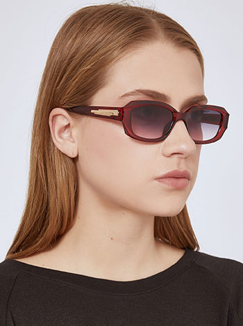 Sunglasses with golden detail in red