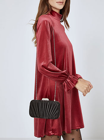 Clutch pleated in black