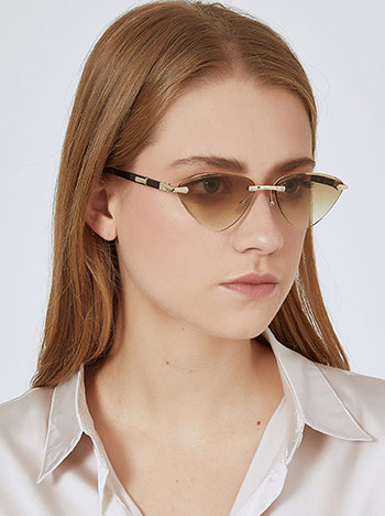 Sunglasses with triangle shape in brown