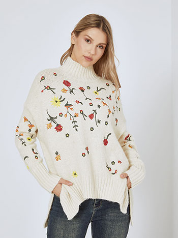 Turtleneck embroidered asymmetric in light beige