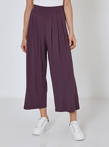 Wide leg trousers with pleats in dark purple