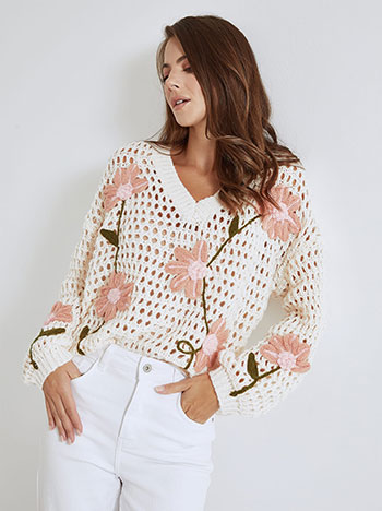 Sweater crochet with flowers in light beige