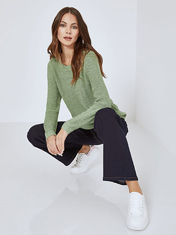 Top knitted in light green