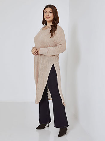 Top long with side slit in beige