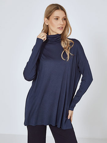 Turtleneck with side slits in dark blue