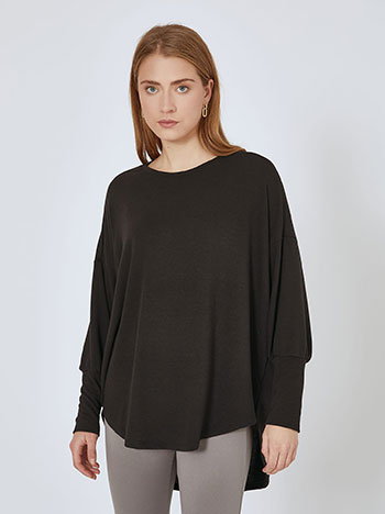 Top with round hemline in black