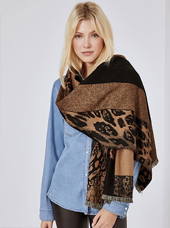 Scarf leopard with raw hemline in black