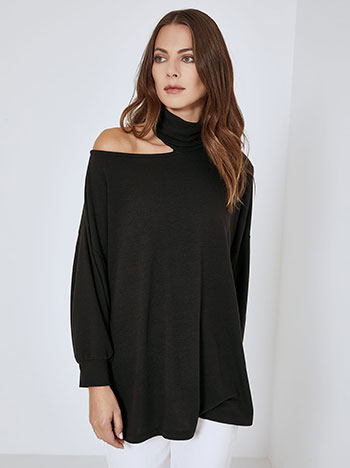 Turtleneck off the shoulder in black