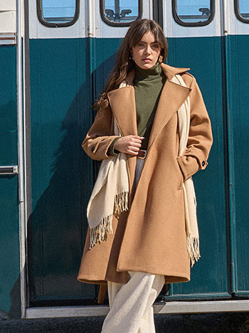 Coat with detachable belt in camel