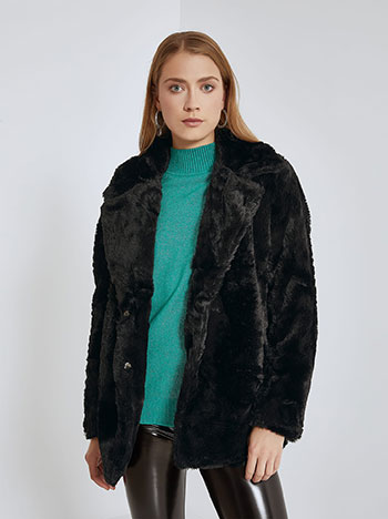 Fur monochrome with collar in black