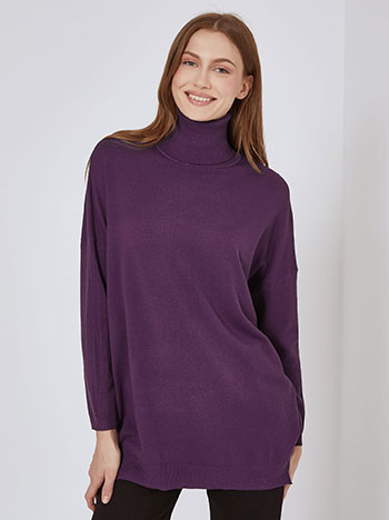 Turtleneck long with side slits in purple