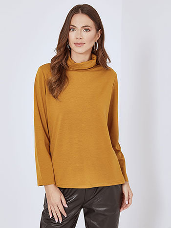 Turtleneck monochrome with cotton in mustard