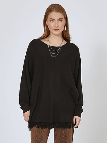 Sweater with fringed hemilne in black