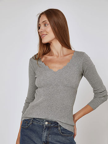 Sweater with scalloped neckline in grey