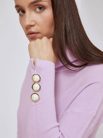 Turtleneck with decorative buttons in lilac | Celestino
