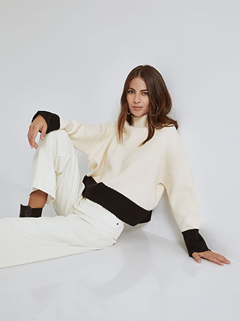 Sweater in colorblock in off white