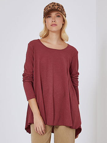 Top with raw neckline in wine red