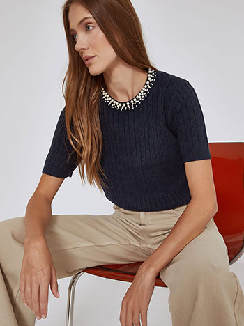 Top with neckline pearls in dark blue