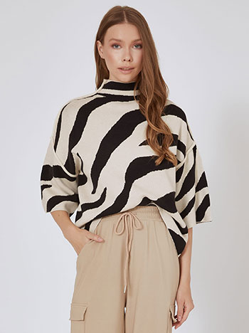 Turtleneck in animal print in off white