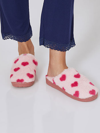 Slippers with hearts in pink