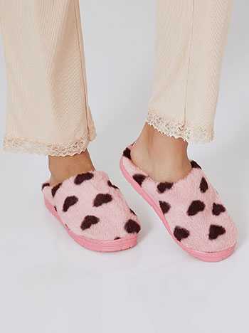 Slippers with hearts in dusty pink