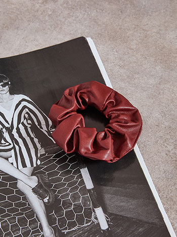 Λαστιχάκι μαλλιών δερματίνης σε μπορντό