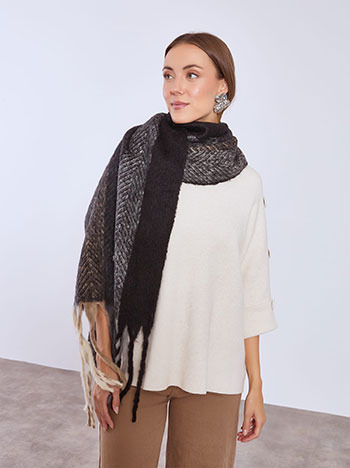 Κασκόλ χνουδωτό με ρίγες σε μαύρο