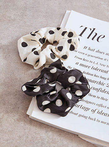 Σετ με 2 λαστιχάκια μαλλιών πουά σε άσπρο-μαύρο