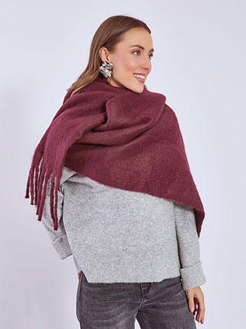 Scarf fluffy with fringes in wine red