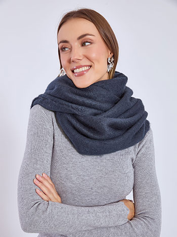 Κασκόλ χνουδωτό με κρόσια σε σκούρο μπλε