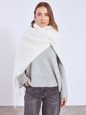 Scarf fluffy with fringes in off white
