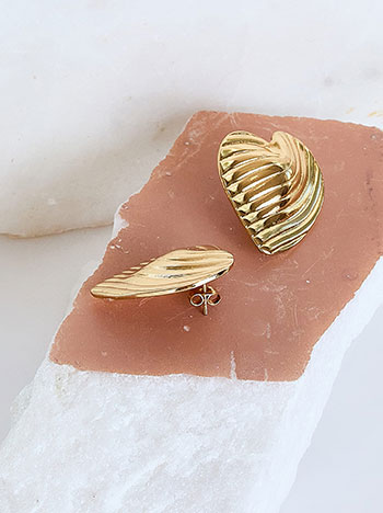 Earrings textured hearts in gold