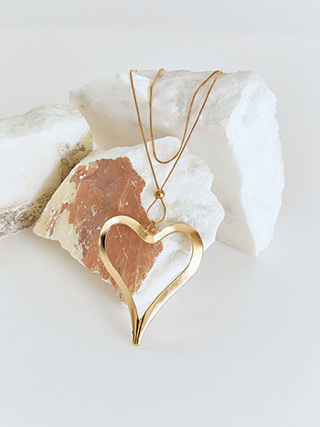 Necklace with heart in gold