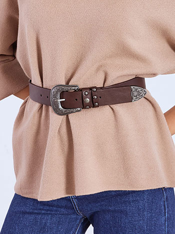 Belt with textured buckle in brown