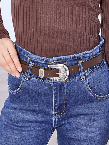 Belt leather effect with textured buckle in dark brown