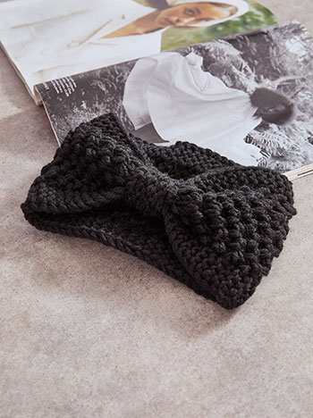 Headband with knot in black