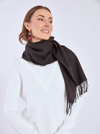 Κασκόλ μονόχρωμο με κρόσια σε μαύρο