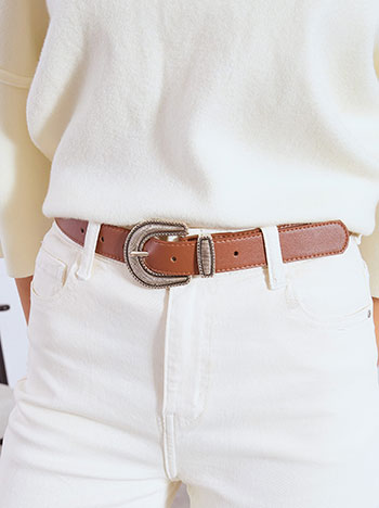 Belt with textured buckle in tobacco