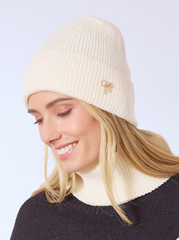 Beanie and snood set in beige