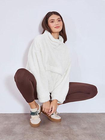 Top teddy with pockets in off white