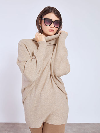 Turtleneck rib with batwing sleeves in beige