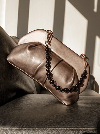 Clutch bag with magnetic closure in bronze