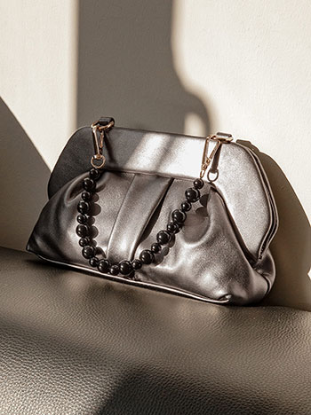 Clutch bag with magnetic closure in pewter